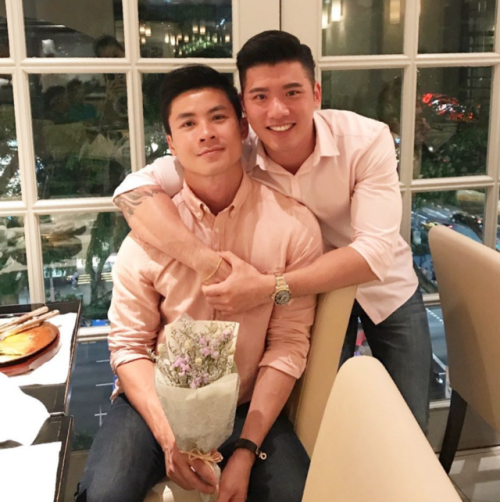 artoffreddieniem-blog: 大马华裔 Clarence Chen 和新加坡华人 Ron Kou 这一对最近被同志网站热传他们的爱也吸引了很多摄影师为他们拍写真。他俩正好都是在今年年初