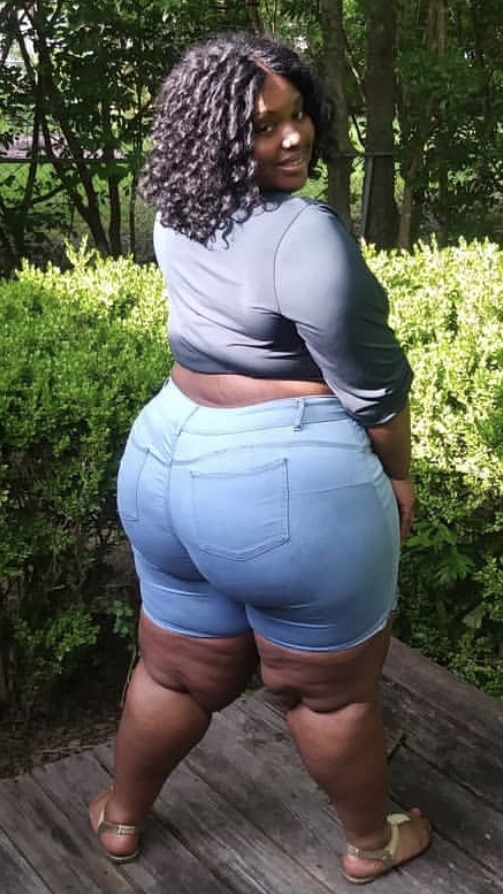 Thick women/ BBWs
