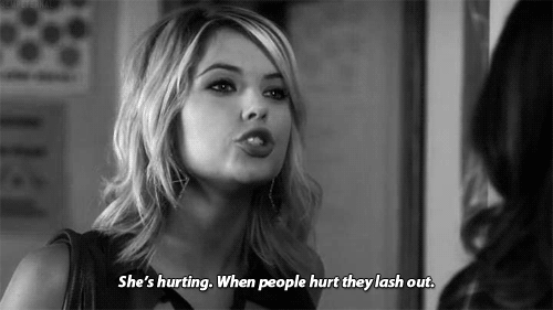 might-be-smiling:  skumbags: PRETTY LITTLE LIARS (3x19)  ☹