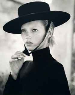 xxhorace:  Kate Moss