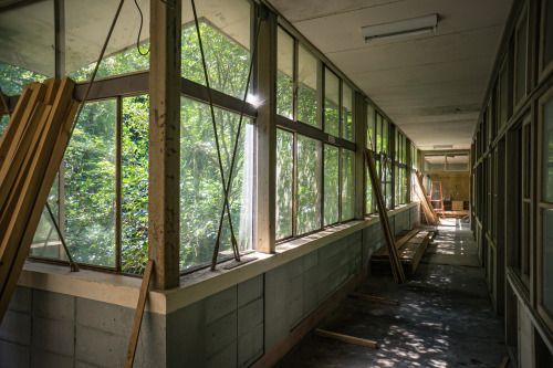elugraphy:歪んだピアノの学校→詳細Abandoned school with a distorted piano.