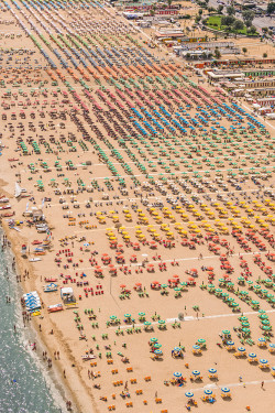 stunningpicture:  Aerial view of a beach