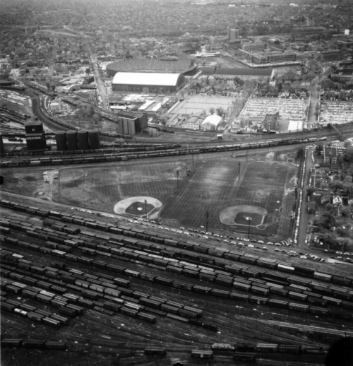 oldandgoldmn:Here’s an aerial shot of the Gophers athletics area from 1960.