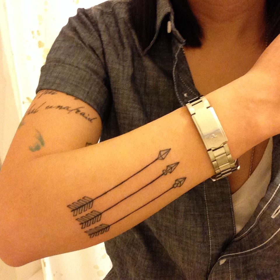 fuckyeahtattoos:  Arrows for my siblings. I had them choose the arrow heads. Done
