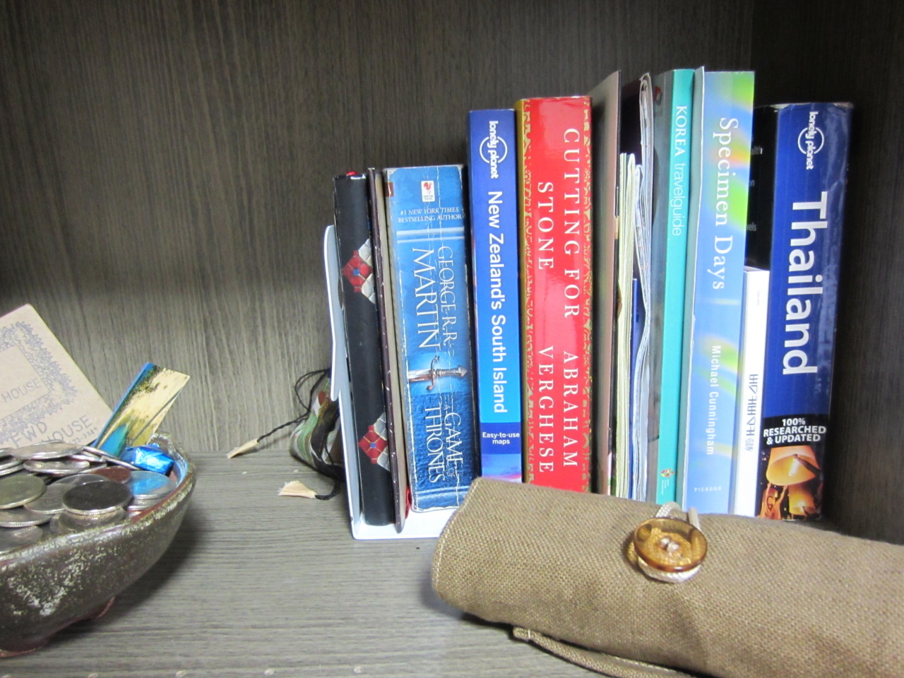 teachingliteracy:the marsupial’s bookshelf’s #shelfie! 