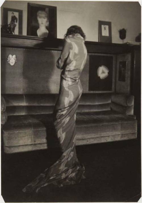lasmicrofisuras:Ruth Bernhard - Model wearing Lucien Bernhard’s pen stroke silk design, NYC, 1