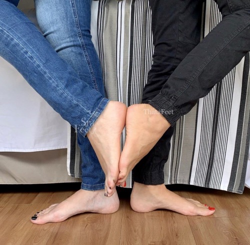 ilovefattoes:thesolesessions:Love me some jeans and flip flops. 