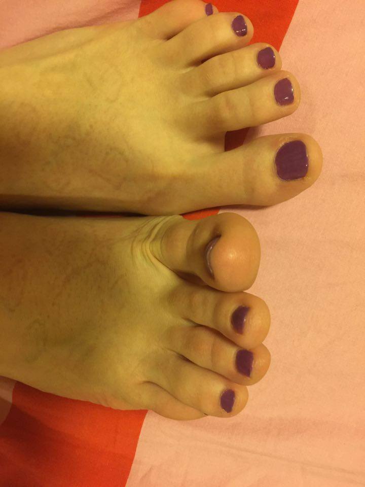 feetzone:  melanieteensoles:  Hey Guys, I signed up for this Christmas Contest through