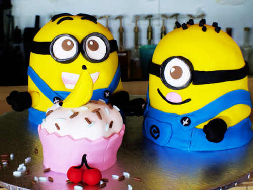 Despicable Me Minions Cake