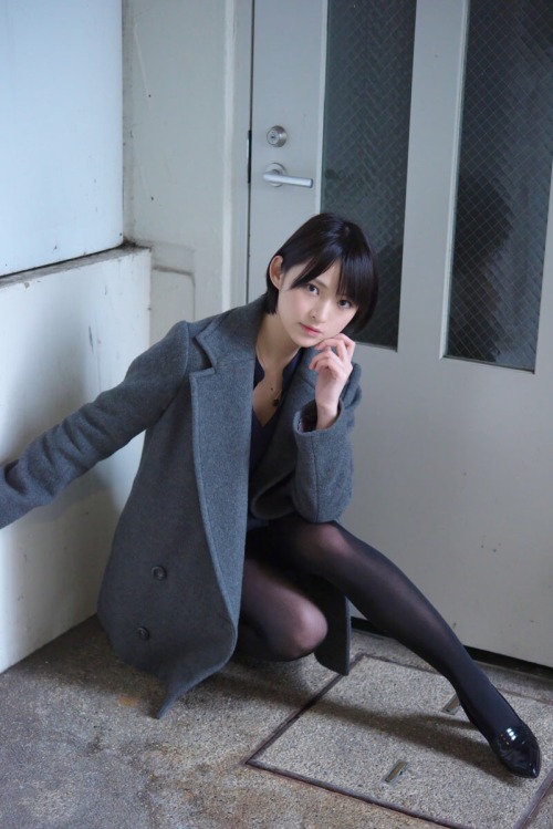 kawaii-kirei-girls-and-women:  可愛い adult photos