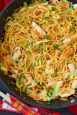 do-not-touch-my-food:  Chicken Chow Mein