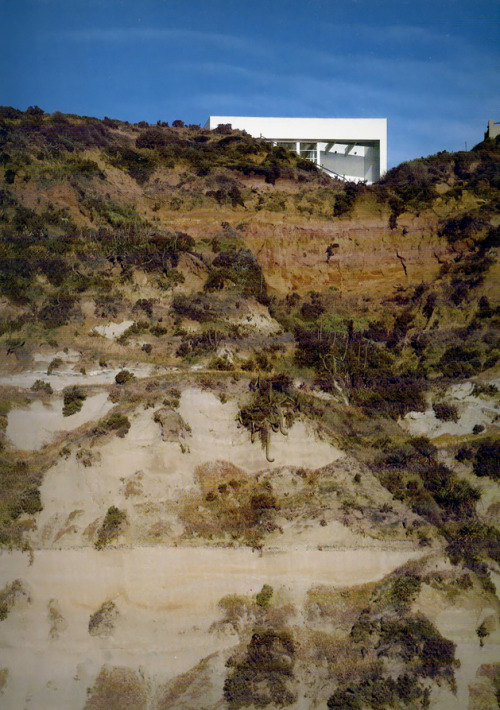 MATHIAS KLOTZUGARTE HOUSE, 1995Maitencillo Sur, Valparaíso, ChileImage © Alberto Piovano