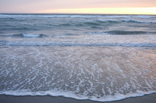 La soledad, el sonido de las olas del mar…y toda esa mierda retumbando en mi cabeza.L4d