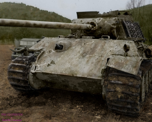 7th Army Experiments on captured german Panther tank, France 1945. What do you think about the Panth