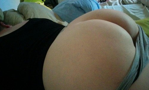 mrsmynx: abadphotog:  The wife keeps trying to take naps, and I’ve got other plans.  Darn that horny husband of mine!!   Beautiful ass!