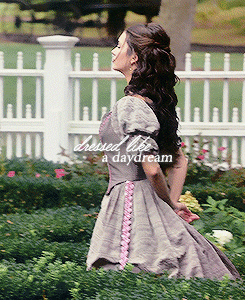 petroovaaa:  ‘cause darling i’m a  n i g h t m a r e,dressed like a  d a y d r e a m. 