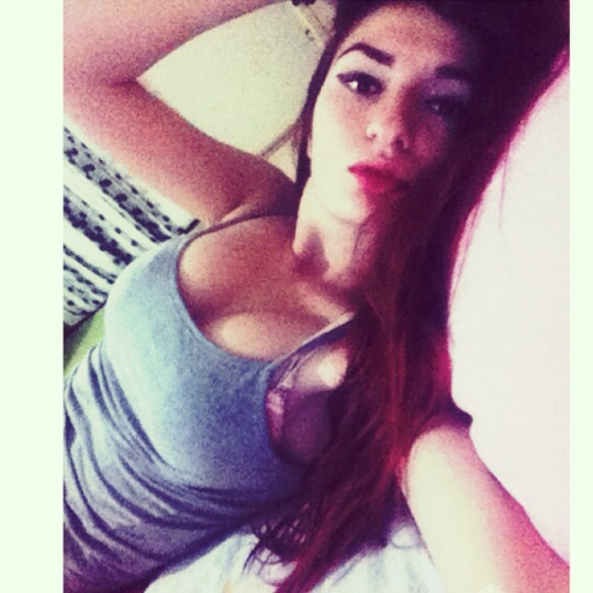 gosteramcana:  Ayşegül’den gece fantazisi :)