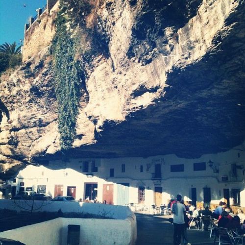 coolthingoftheday:The people in the town of Setenil de las Bodegas in Spain are literally living und