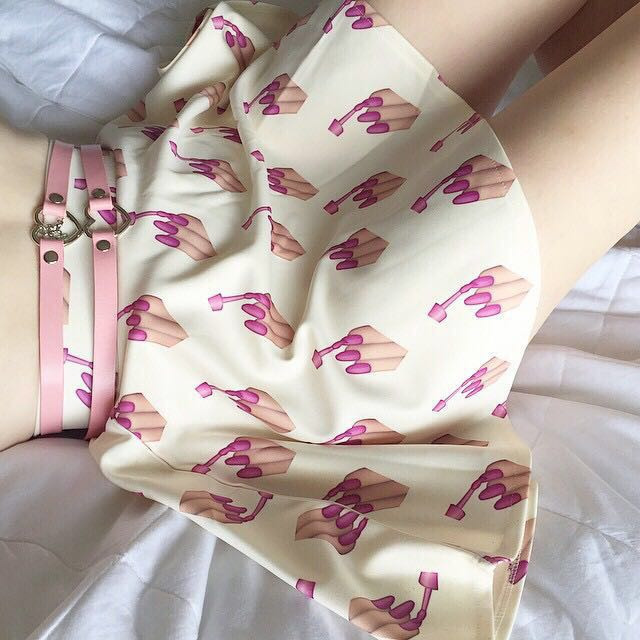 syndromestore:    Korea Cute Nail Print Short Skirt   