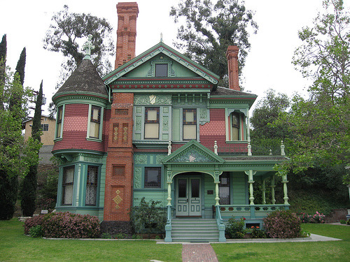 bardot-barbiturate:  a set of victorian houses