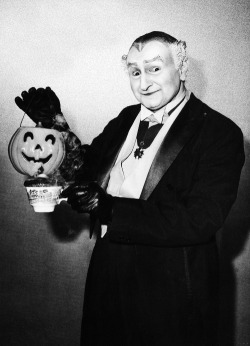 gravesandghouls:  Al Lewis in a publicity