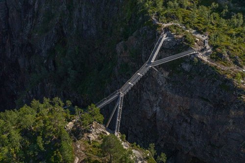  Puente construido sobre Vøringsfossen, la cascada más famosa de Noruega. 