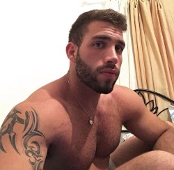 beardburnme:kf_daniel Instagram