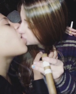 gimme-all-the-bad-girls: bar-tard:  So sweet  I adore the smokey taste of a woman’s mouth when she’s smoking. I guess these amazing ladies share my feelings. ☺️ 
