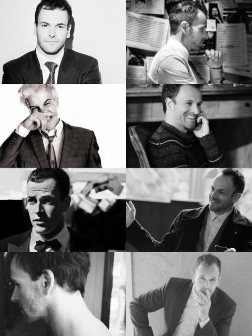 just-one-more-dream-of-a-shipper:Jonny Lee Miller ❤