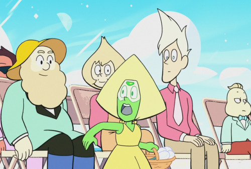 Making that gif I noticed that the Onion family has positive/neutral reactions to Peridot pelting people with flowers and this is probably because it’s totally something Onion would do so they find it endearing