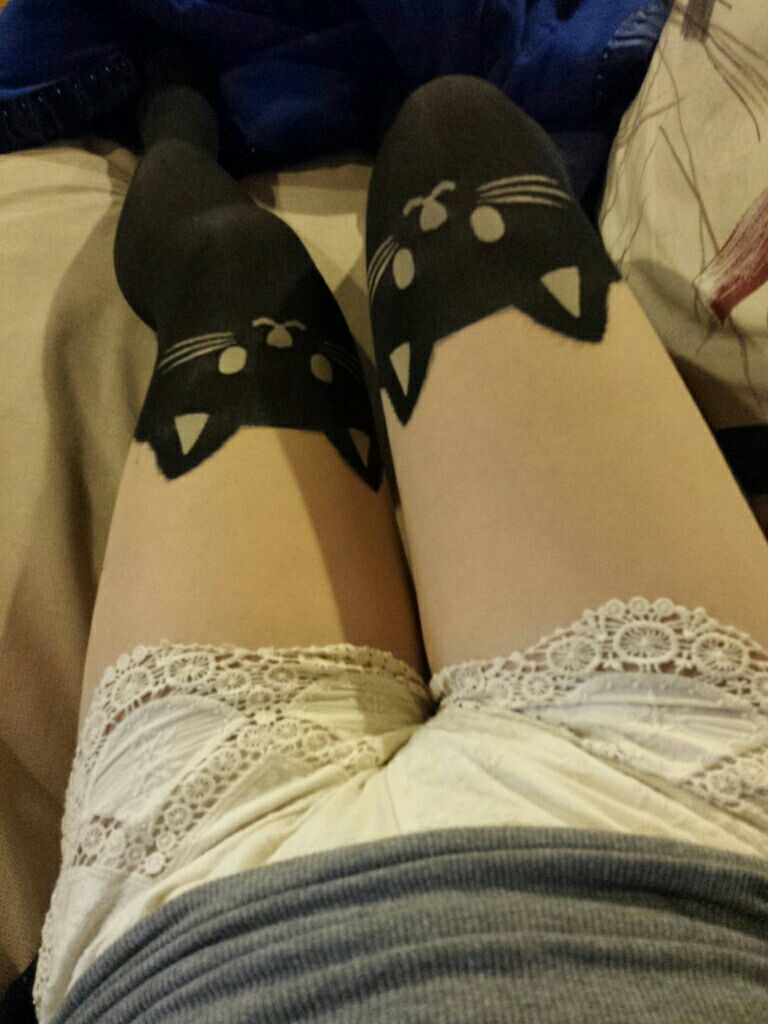 Short hair and kitty tights!  😰