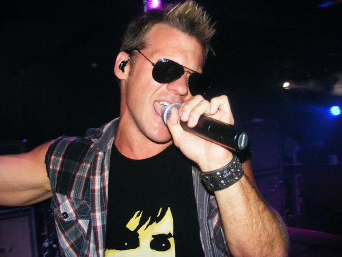 shitloadsofwrestling:Chris Jericho performs with Fozzy [September 6th, 2012]One of the funnest and r