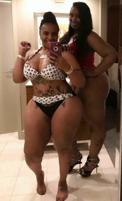 SUPER THICK WOMEN