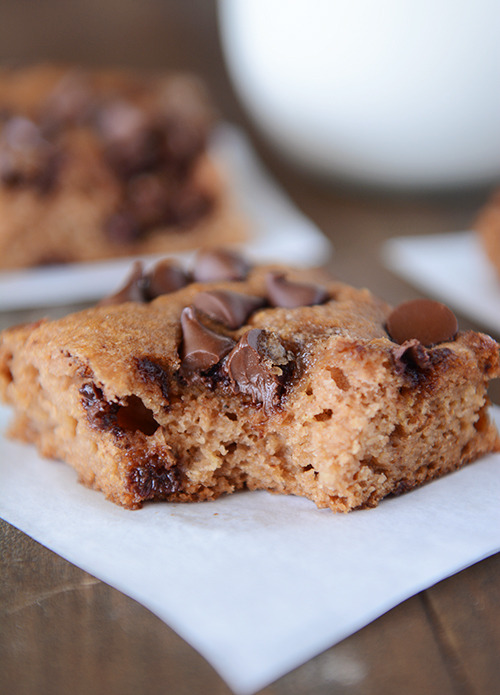 fullcravings:  Chocolate Chip Applesauce Snack Cake 