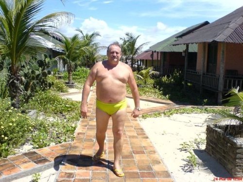 silverbadbear: skinnyfatboy:Sexy Daddy in matching speedo &amp; flip flops!! Gorgeous