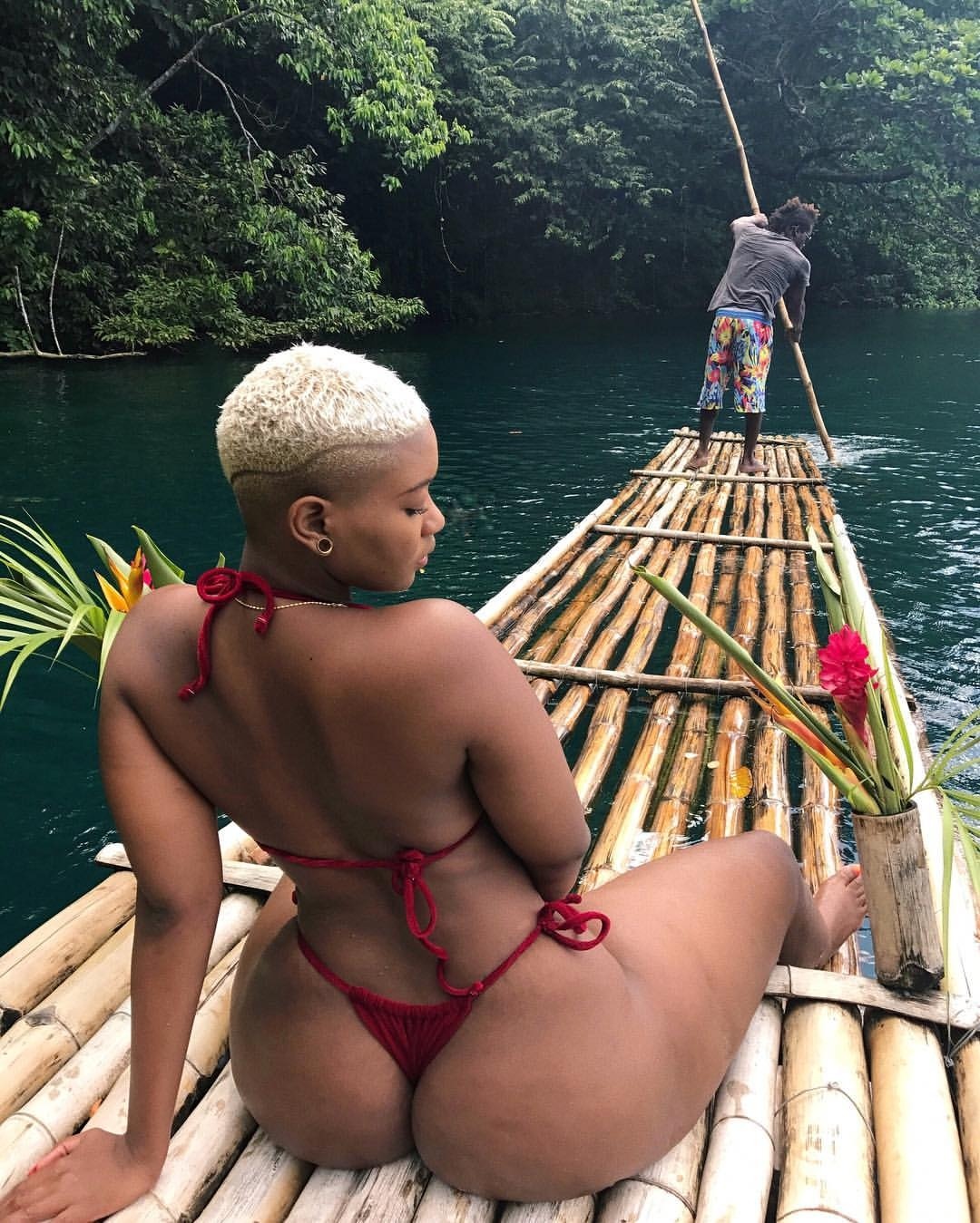 goldenanni:  acenupe09:  Sensational   Jada Kingdom 🇯🇲 Huge fan of her music.