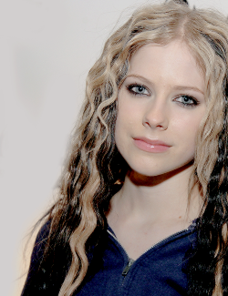 lavigneed:3/100 fav pictures of avril lavigne