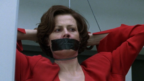 onlygoodtapegagcloseups: Copycat (1995) - Sigourney Weaver imgur.com/a/pOJMC vk.com/