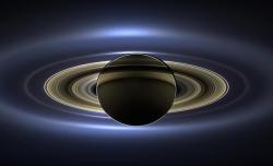 space-pics:  The outline of saturn from behind, thanks sun.