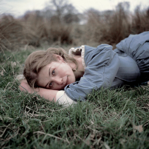 blairwitchz:Rosamund Pike photographed by Rachel Lum, 2004 ☽