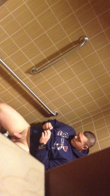 peeking-out-males:  noskinnyguysallowed:  Caught this beefy dude jerking it today in McDonald’s lol wasn’t even expecting a surprise today. Ill post the video later  Peeking Out MalesSpy on dicks… with no risk of being caught! 