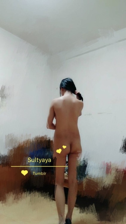 sultyaya: 管不住的大长腿 高跟配上我的大长腿 天冷也降不了我的骚动 回首，看见的全是你 需要加我微信的投喂后留下微信号或者qq我会添加