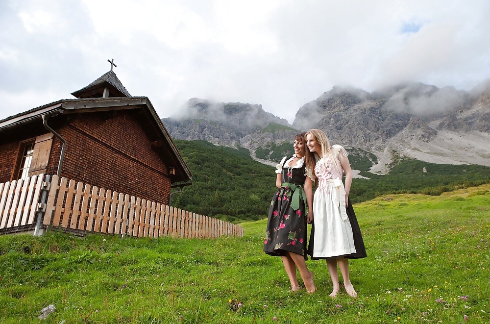 nudeeverywhere:  In the mountain