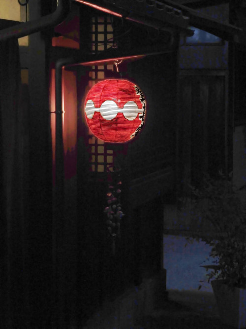 A Gion teahouse lantern beckons in the dark, but&hellip;. by Rekishi no Tabi Via Flickr: Unfortu