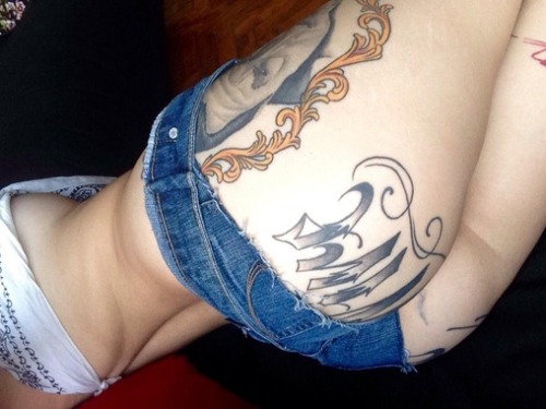 jacquelinesuicide:  Jacqueline suicide http://fatlossfactormax.com/muna-breitem-instagram-fitness-model-pictures/