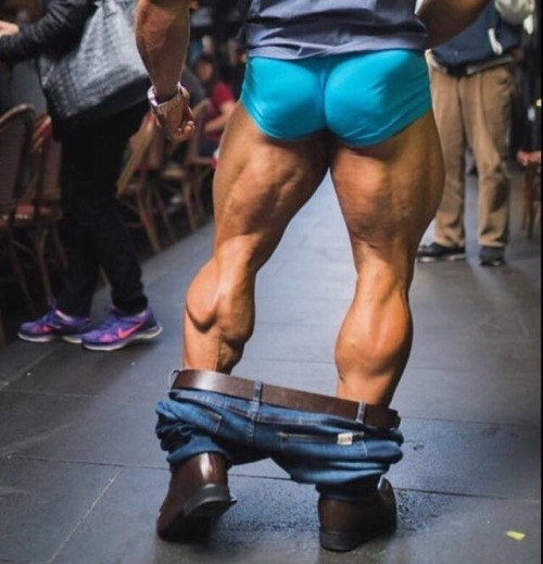 muscleroidgrowth:No one has time to walk away from this sexy meat.