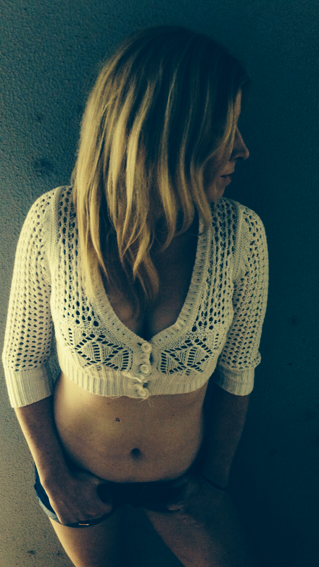 sxymelbcpl:  Posing in my favourite angle 