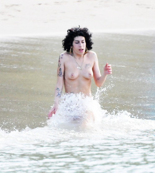 Sex ditirolez:Amy Winehouse pictures