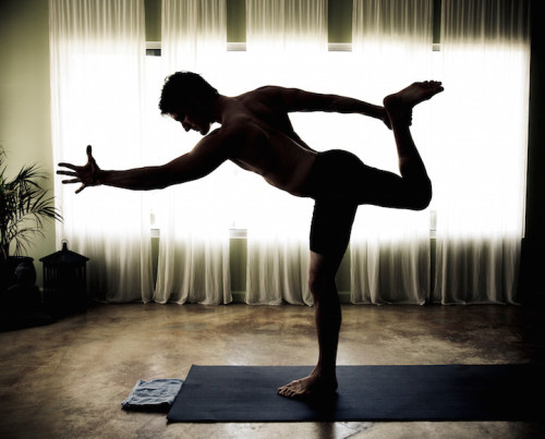 yogifolies:  mymodernmet: - Peace, elegance and grace meet strength, power and control in these portraits of male yoga practitioners, captured by Los Angeles-based photographer Amy Goalen. Read our exclusive interview with the photographer on My Modern