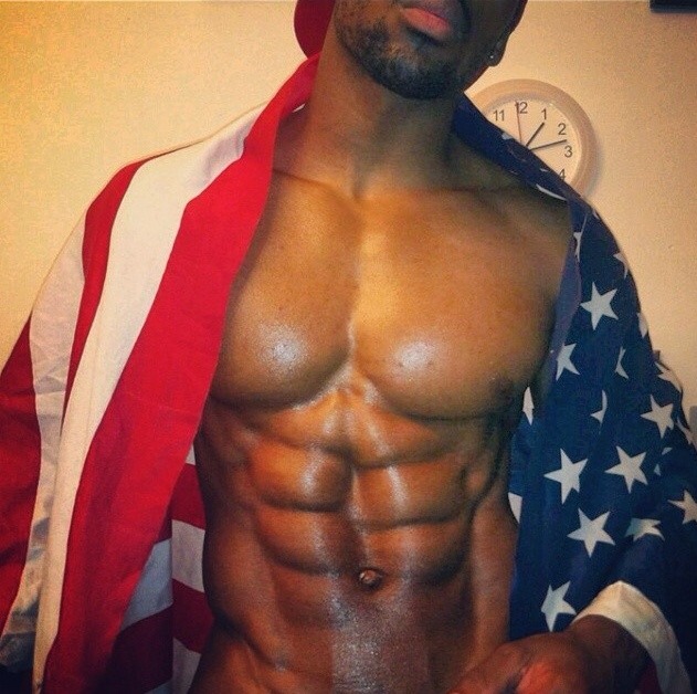 aworldofmenz:  A World of Menz  ER ist der Champ der Sixpacks, nur falls jemand noch